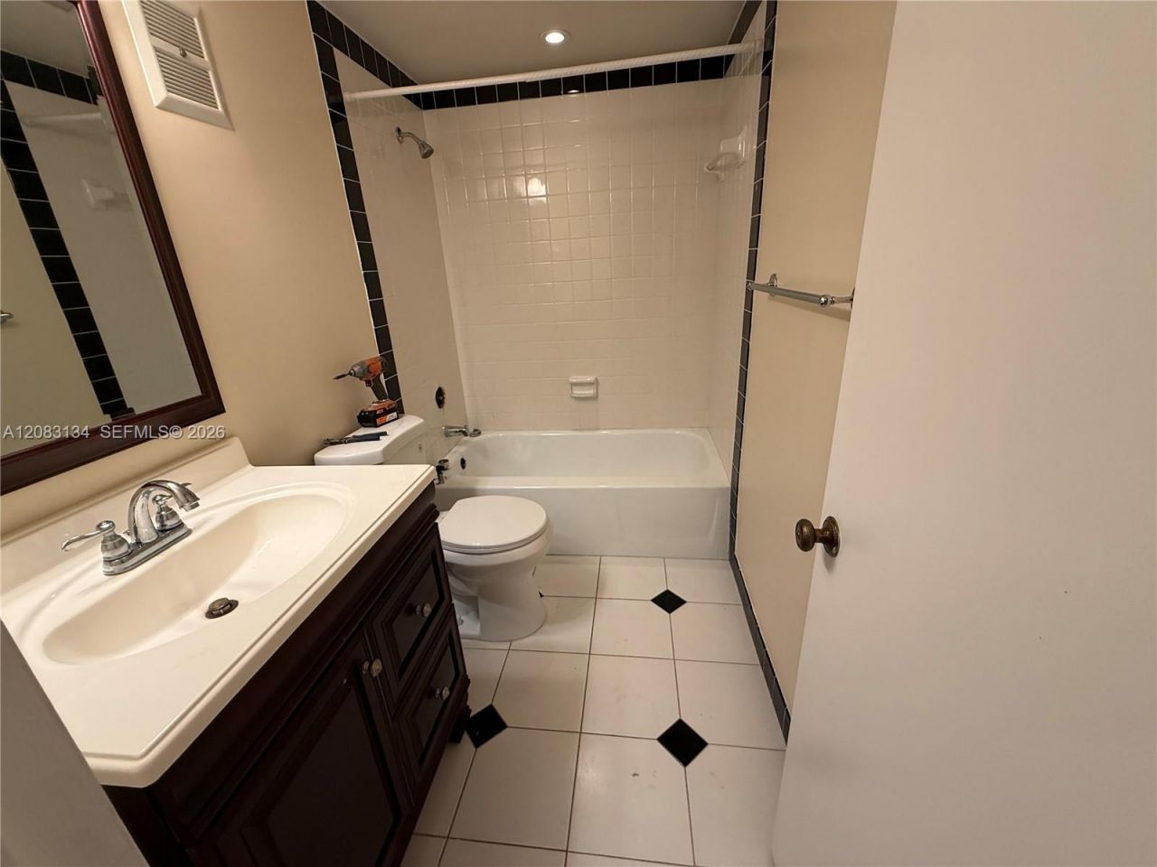 19233 E Lake Dr , Unit 19233, Hialeah, FL 33015 Photo