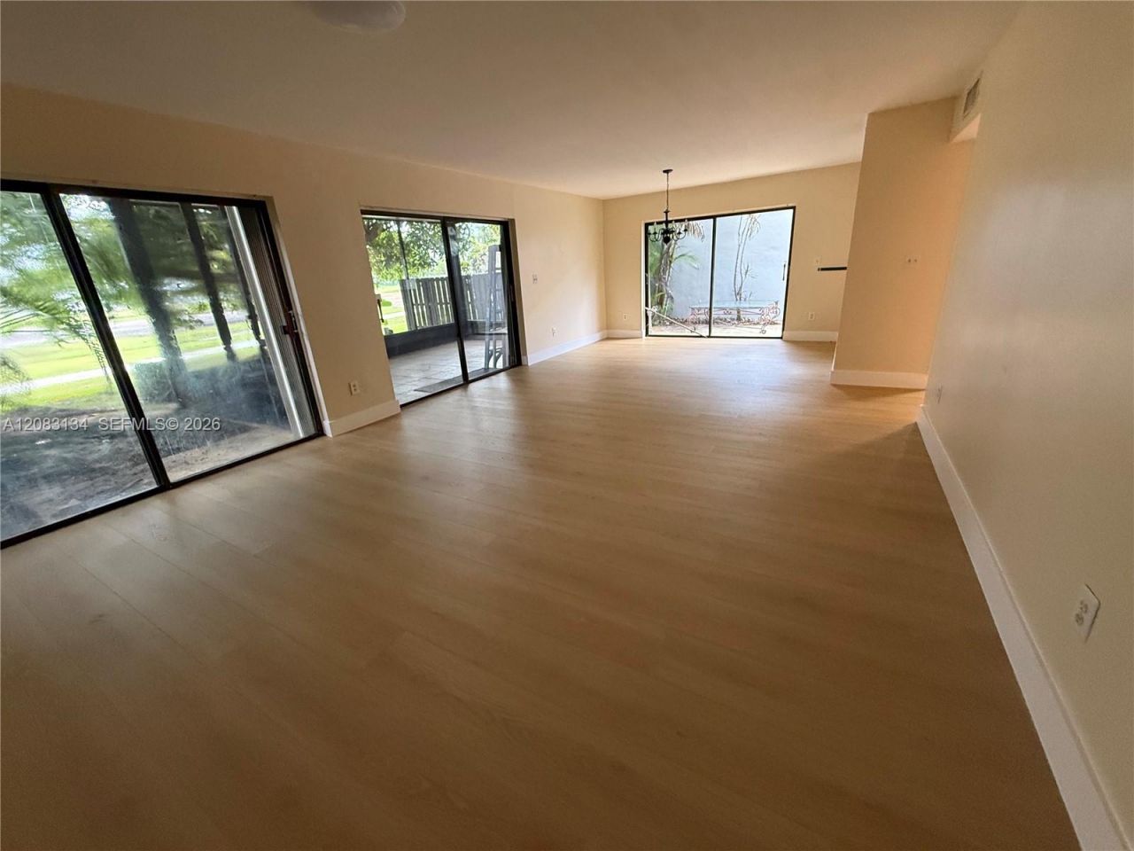 19233 E Lake Dr , Unit 19233, Hialeah, FL 33015 Photo