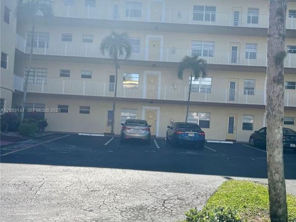 3940 NW 42nd Ave, Unit 321, Lauderdale Lakes, FL 33319