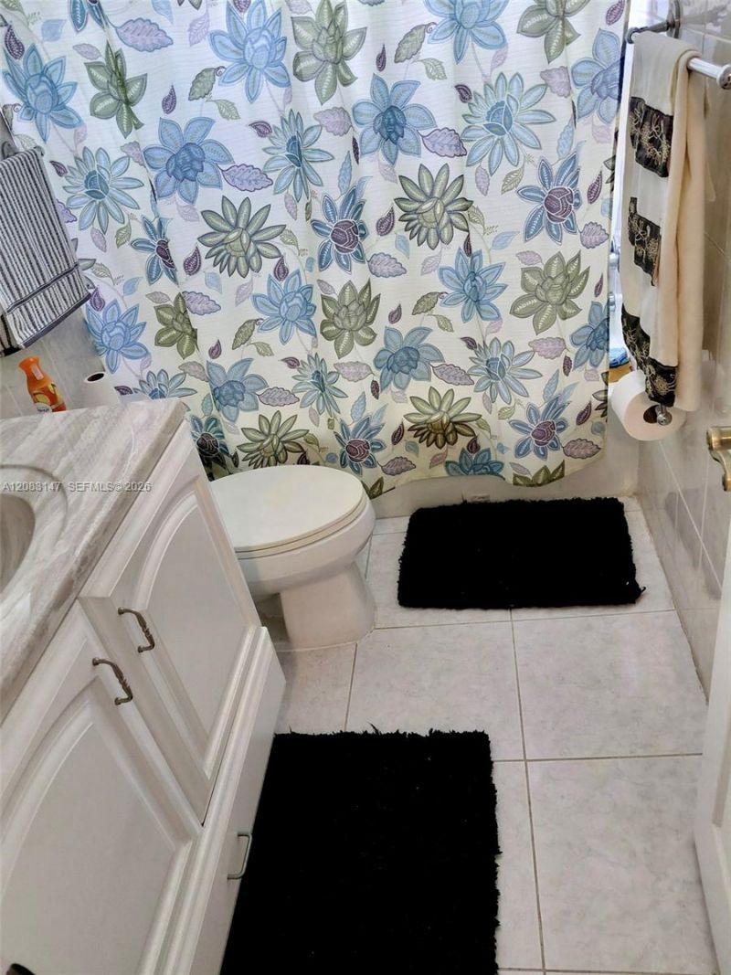 3940 NW 42nd Ave, Unit 321, Lauderdale Lakes, FL 33319 Photo