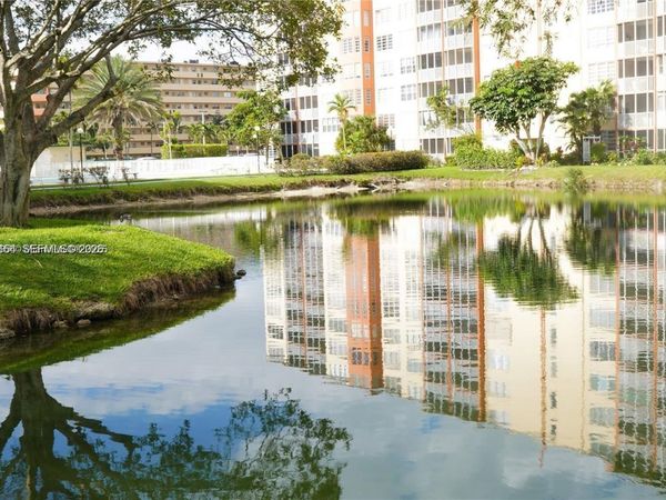 1780 NE 191st St, Unit 204-2, Miami, FL 33179