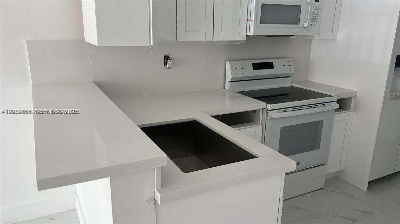 1780 NE 191st St, Unit 204-2, Miami, FL 33179 Photo