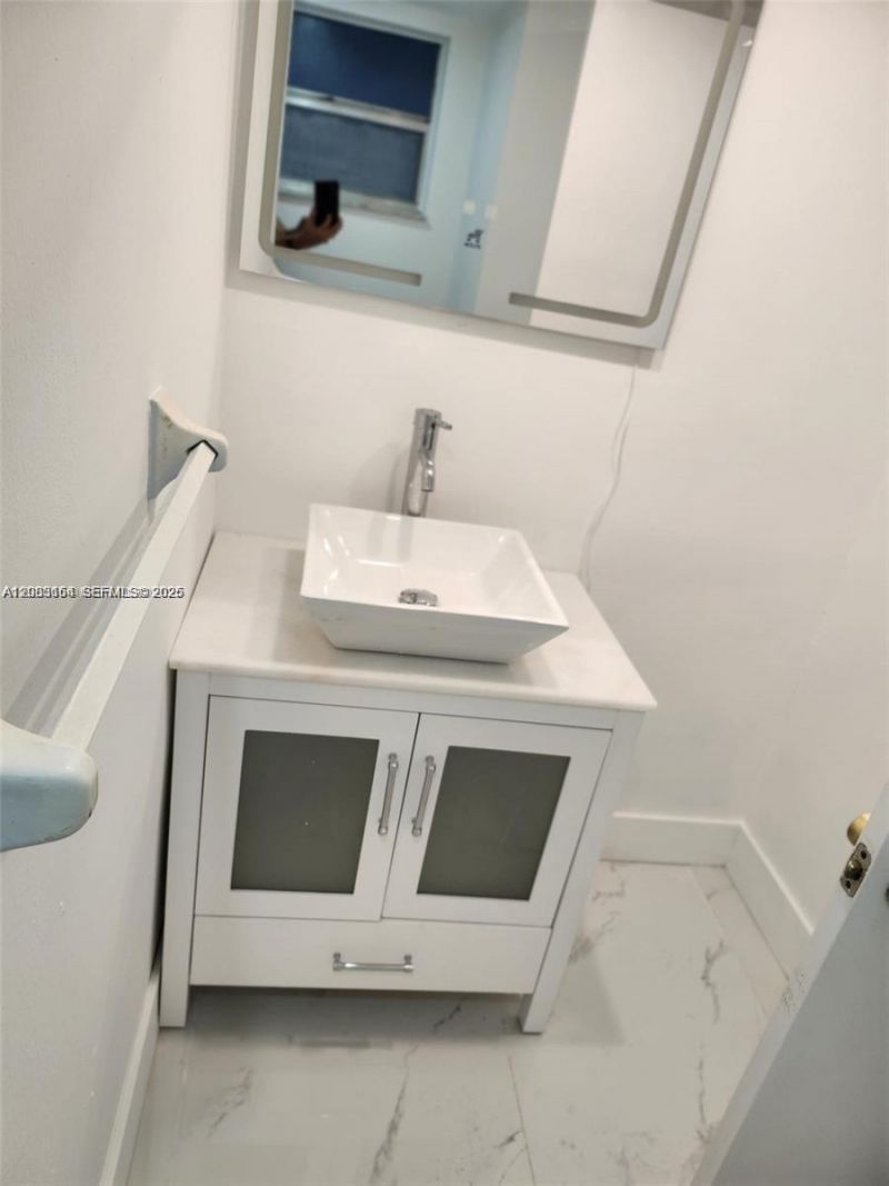 1780 NE 191st St, Unit 204-2, Miami, FL 33179 Photo