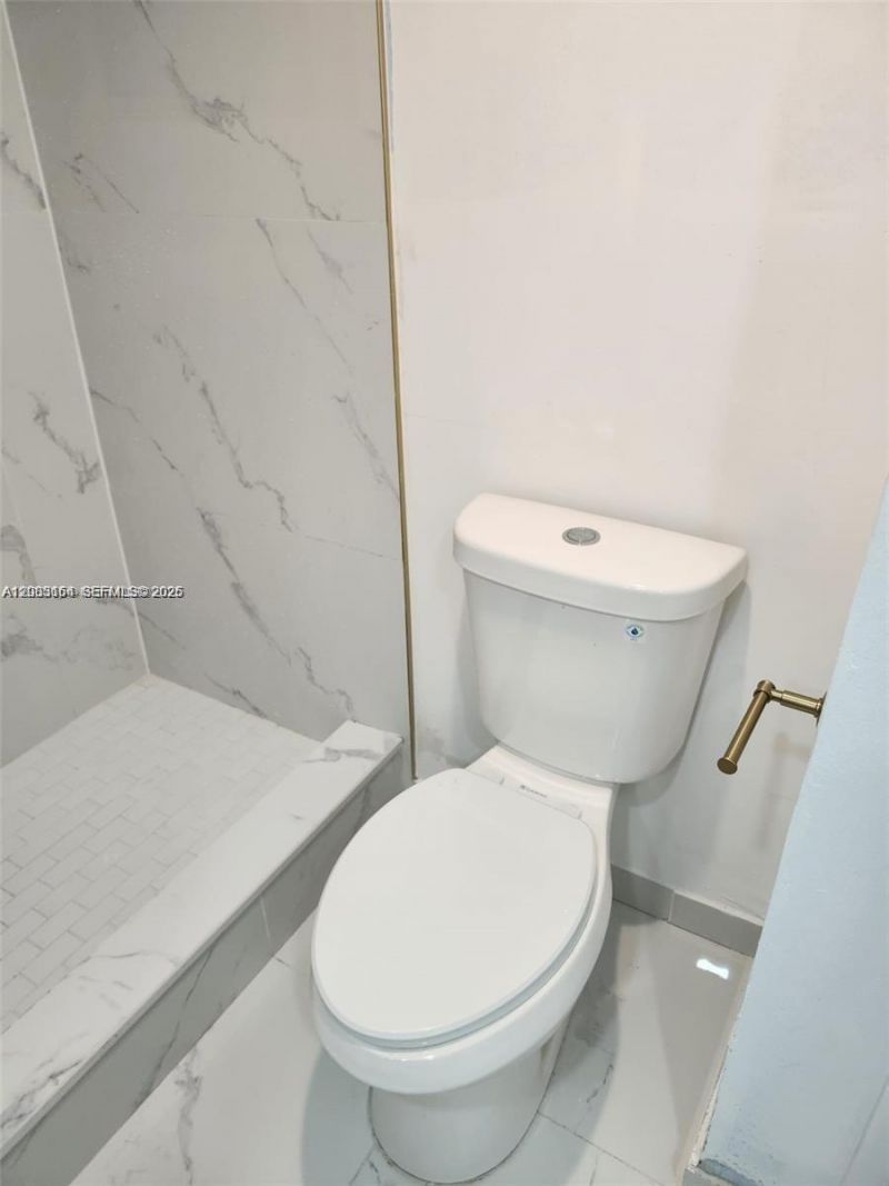 1780 NE 191st St, Unit 204-2, Miami, FL 33179 Photo