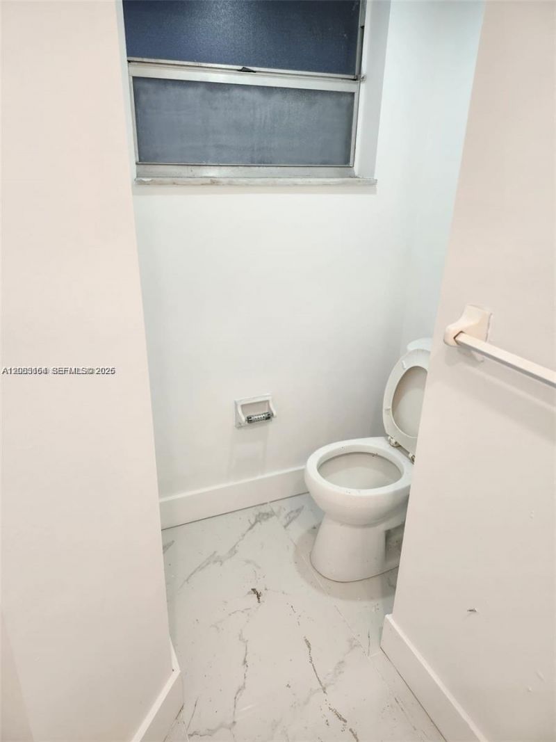 1780 NE 191st St, Unit 204-2, Miami, FL 33179 Photo