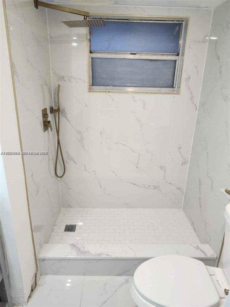 1780 NE 191st St, Unit 204-2, Miami, FL 33179 Photo