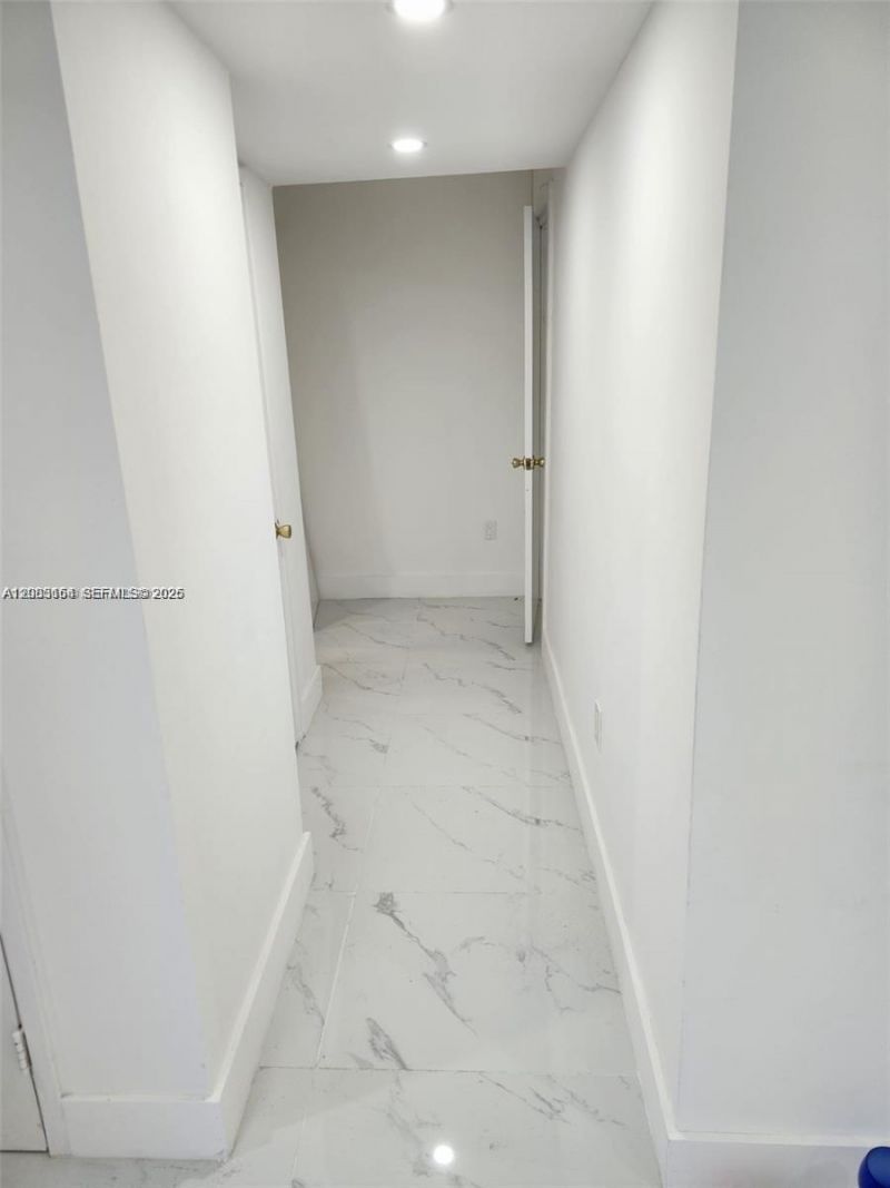1780 NE 191st St, Unit 204-2, Miami, FL 33179 Photo