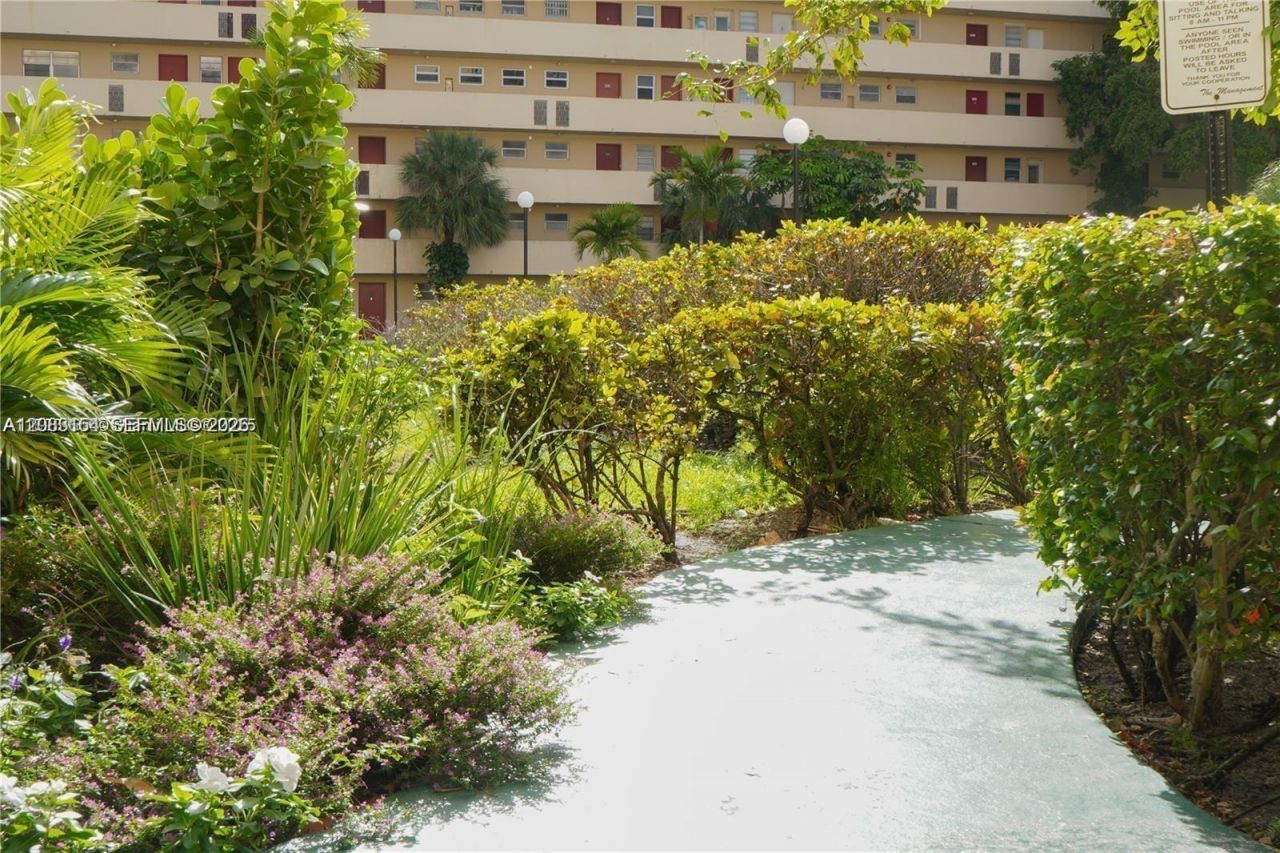 1780 NE 191st St, Unit 204-2, Miami, FL 33179 Photo