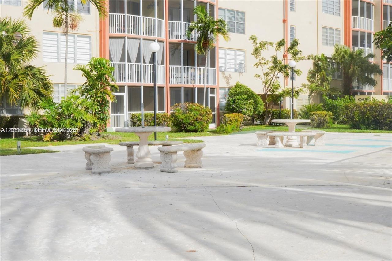1780 NE 191st St, Unit 204-2, Miami, FL 33179 Photo