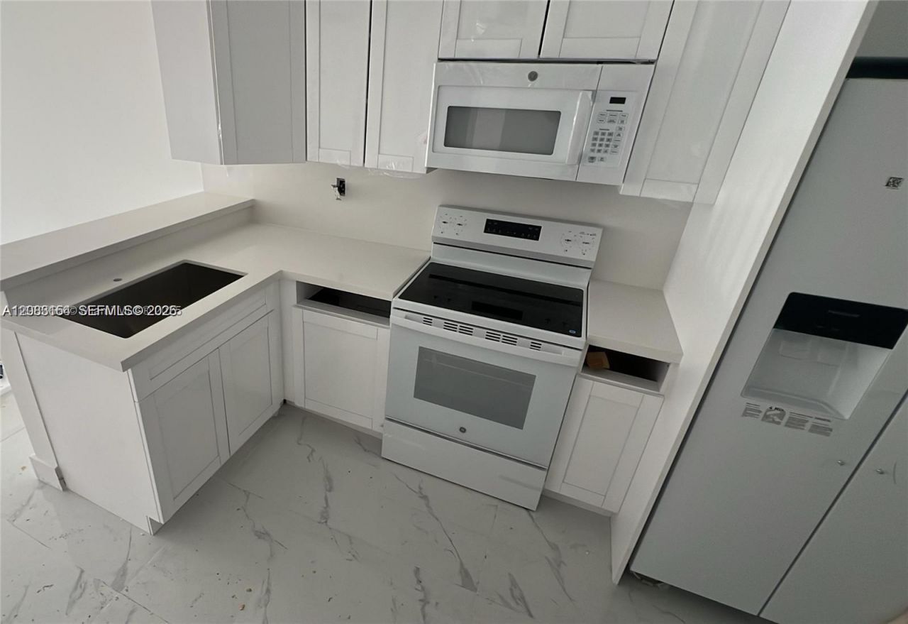 1780 NE 191st St, Unit 204-2, Miami, FL 33179 Photo