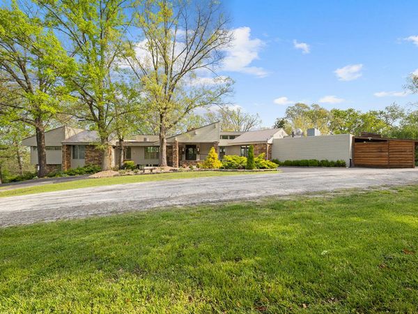 381 W Guin Road , Nixa, MO 65714