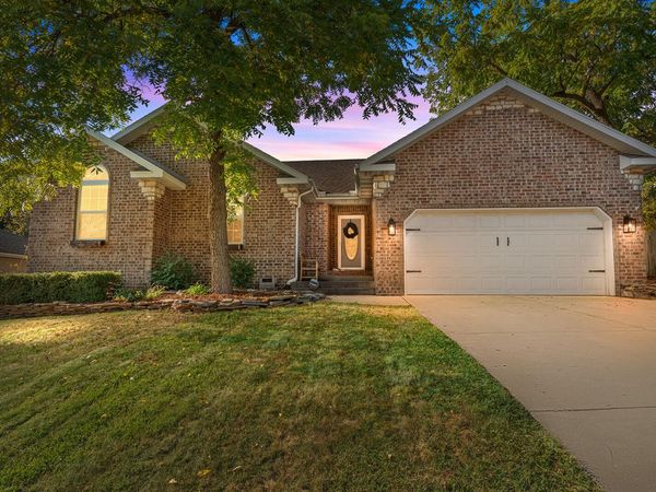 108 W Twin Oak Drive , Nixa, MO 65714