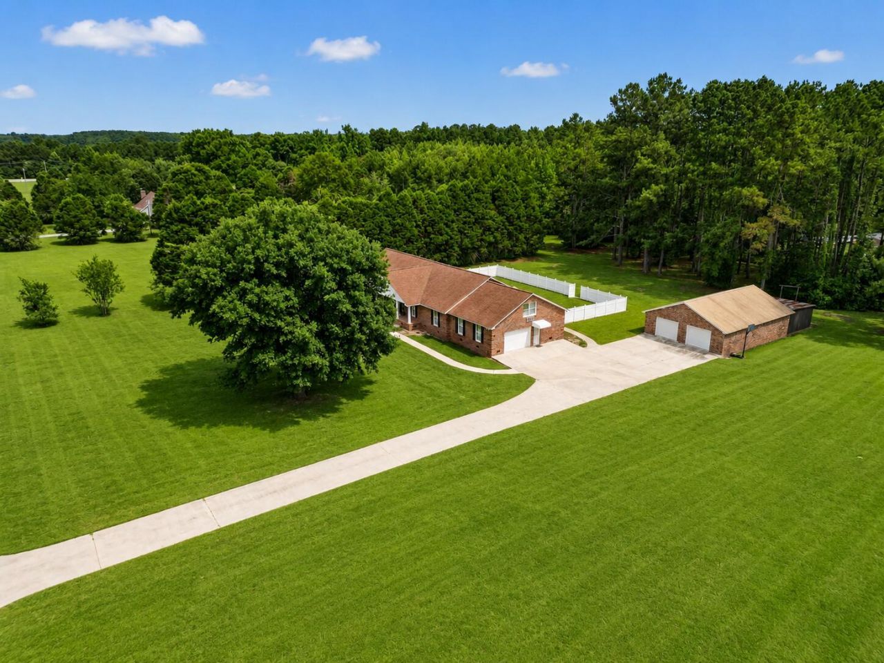 451 Kelton Road Photo 10