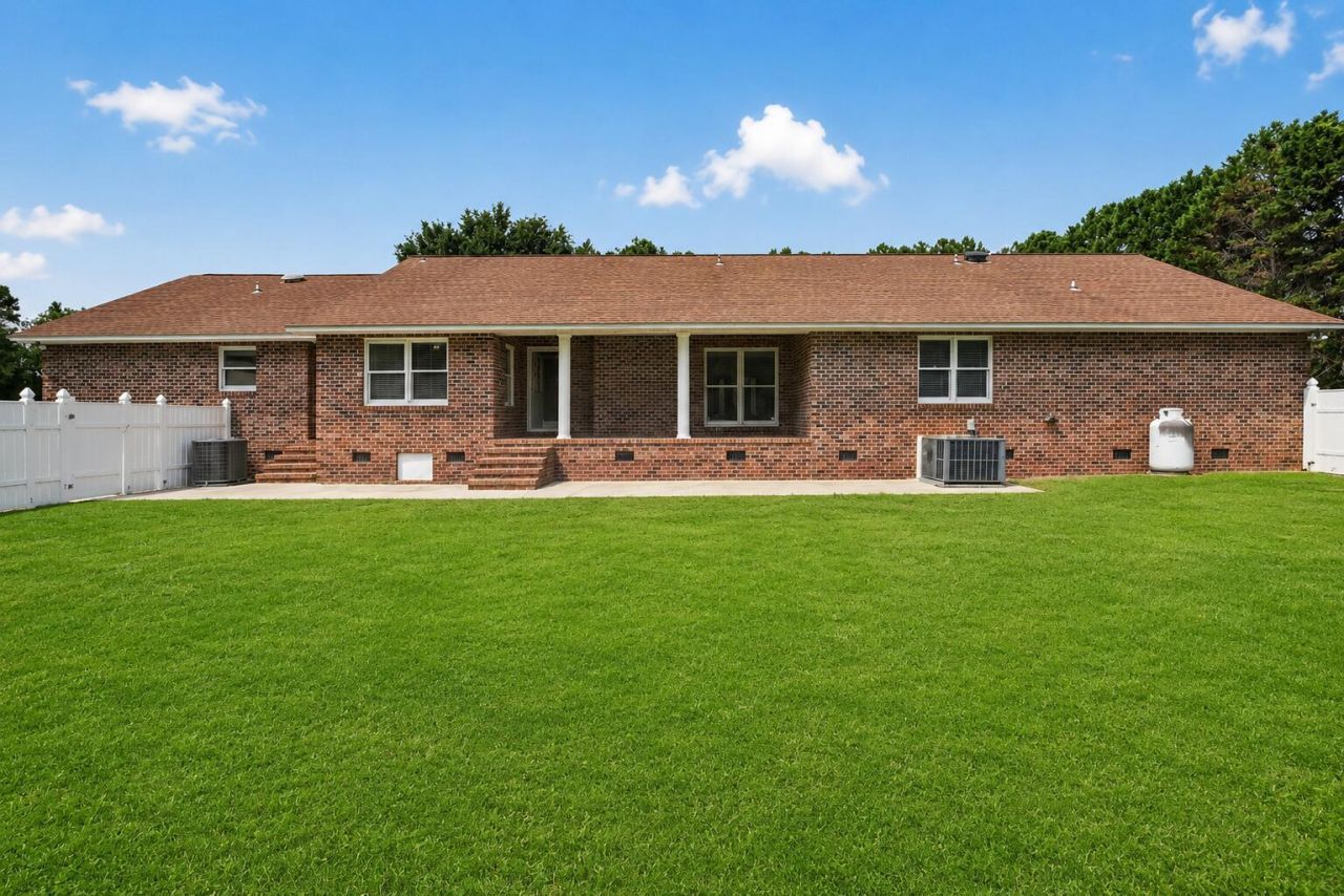 451 Kelton Road Photo 11