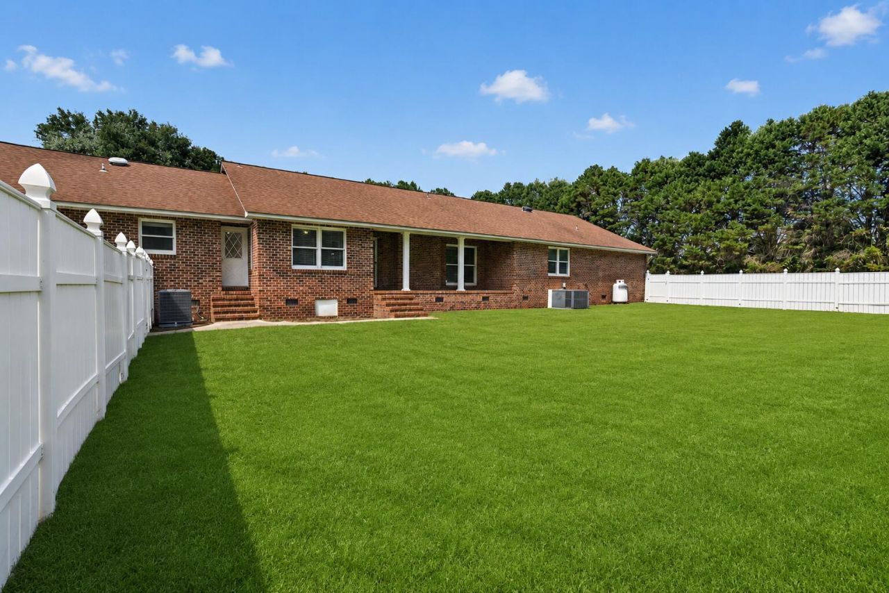 451 Kelton Road Photo 12