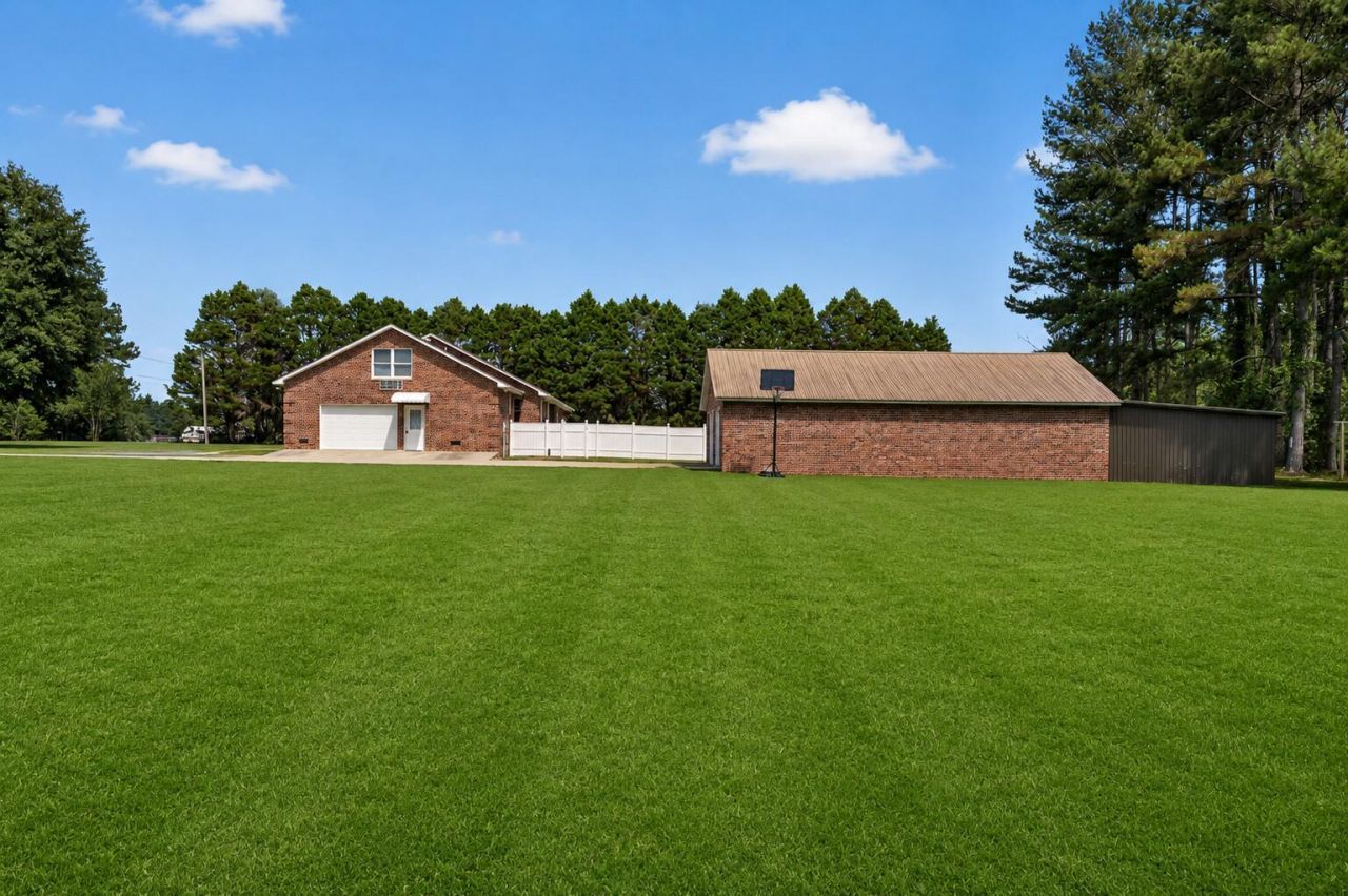 451 Kelton Road Photo 13