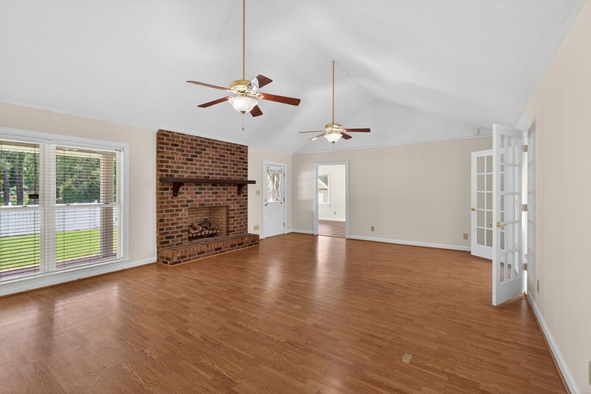 451 Kelton Road Photo 22