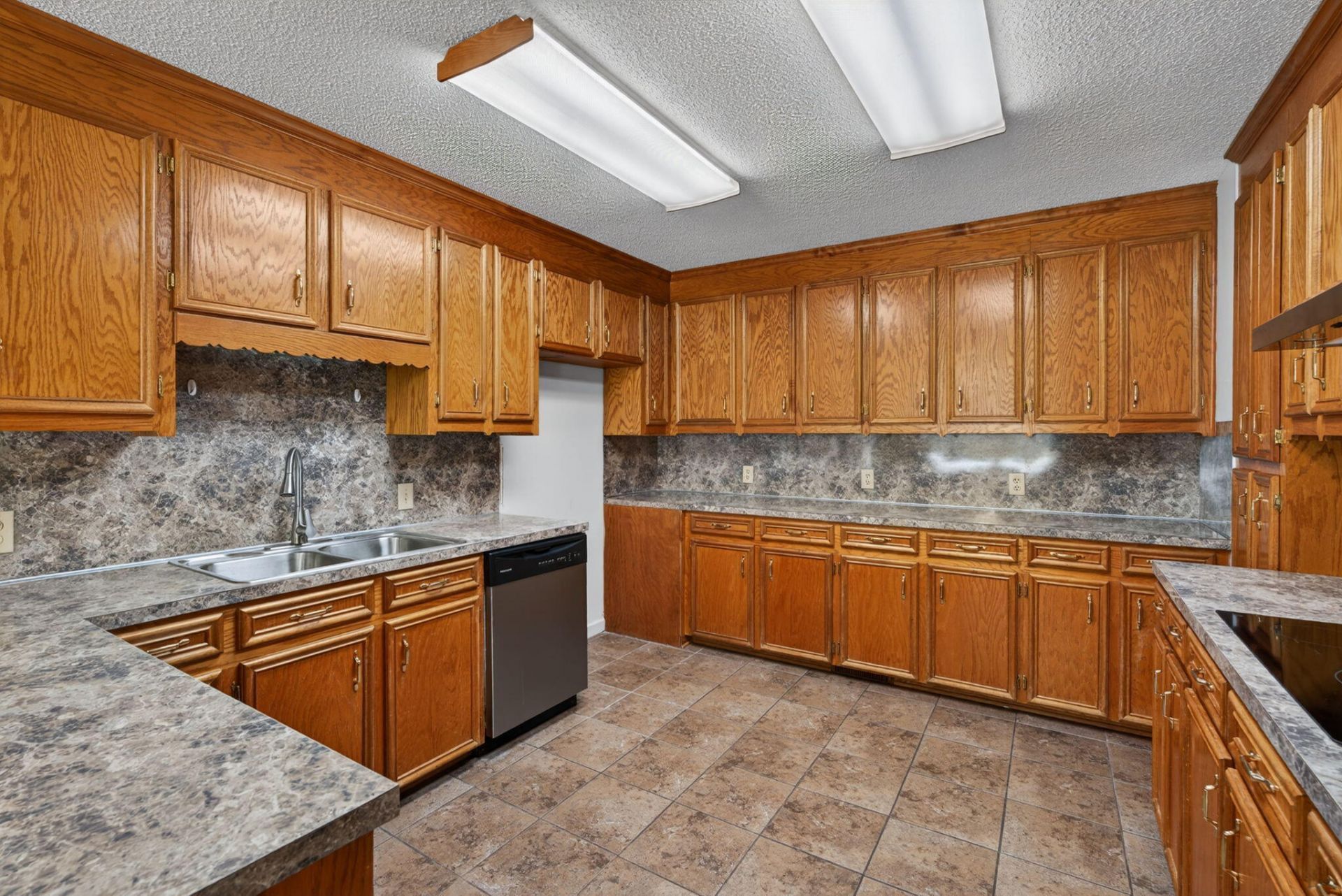 451 Kelton Road Photo 26