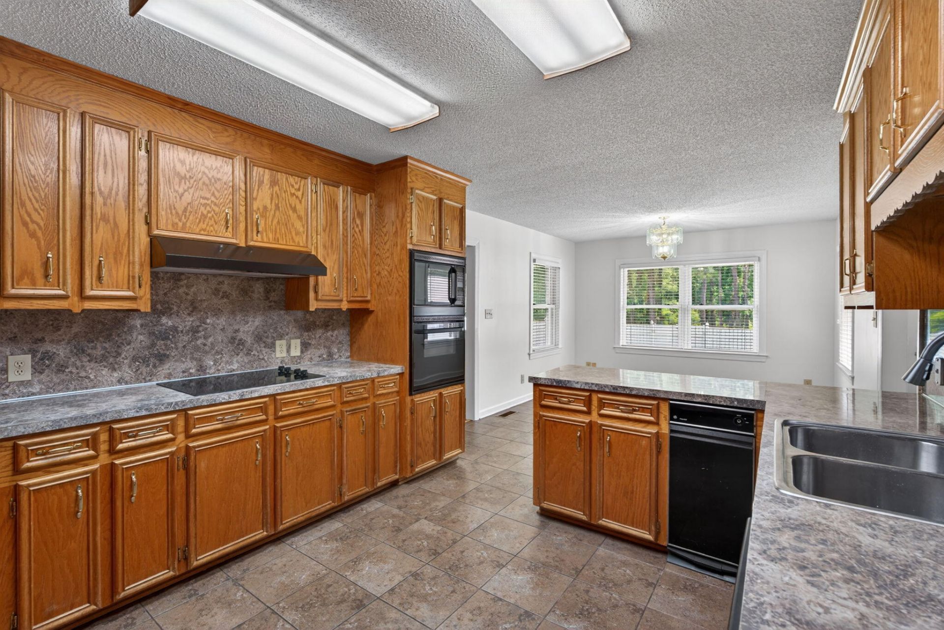 451 Kelton Road Photo 27