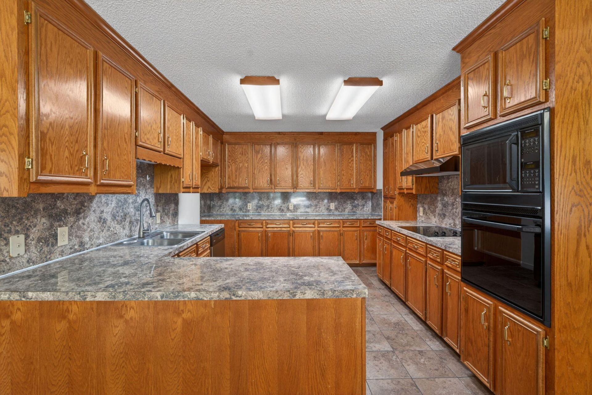 451 Kelton Road Photo 28