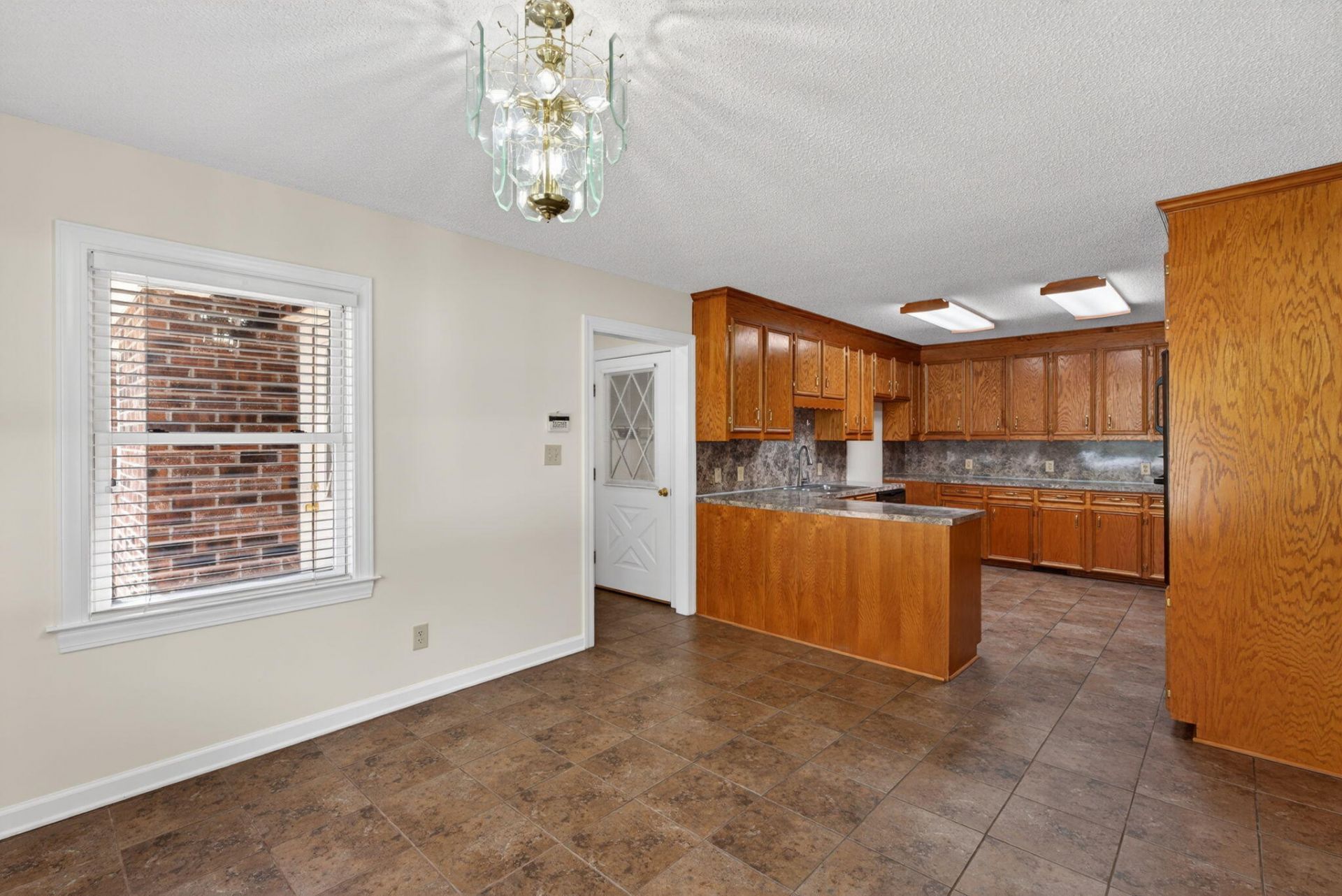 451 Kelton Road Photo 29