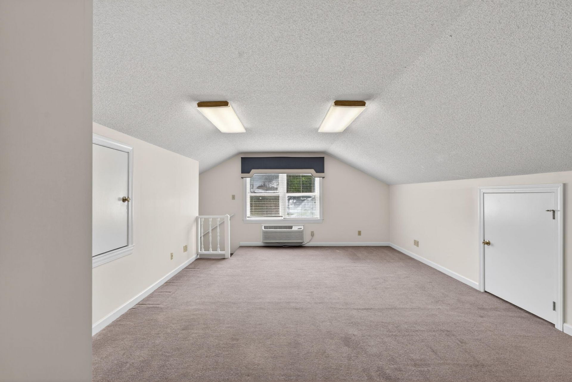 451 Kelton Road Photo 34