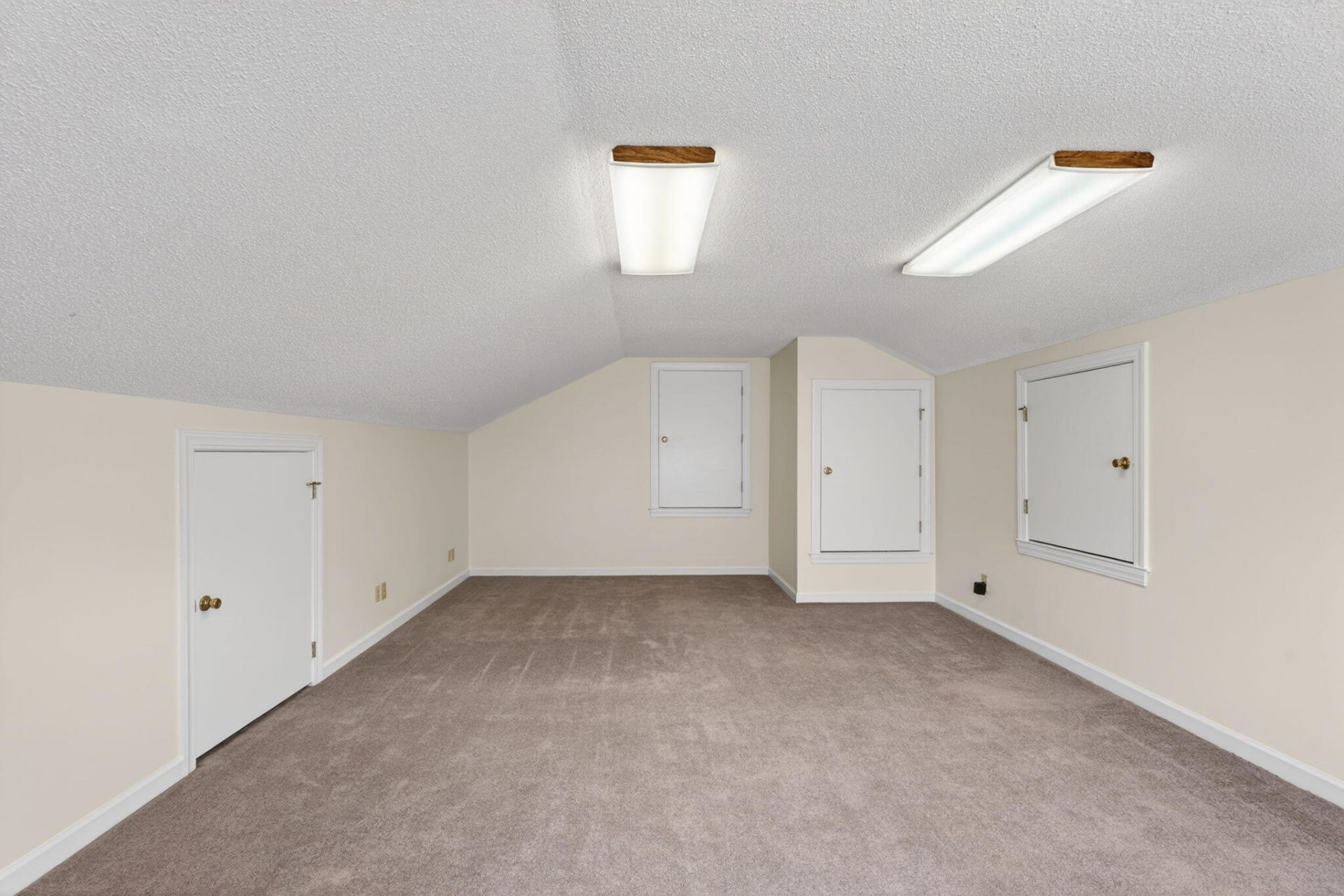 451 Kelton Road Photo 35