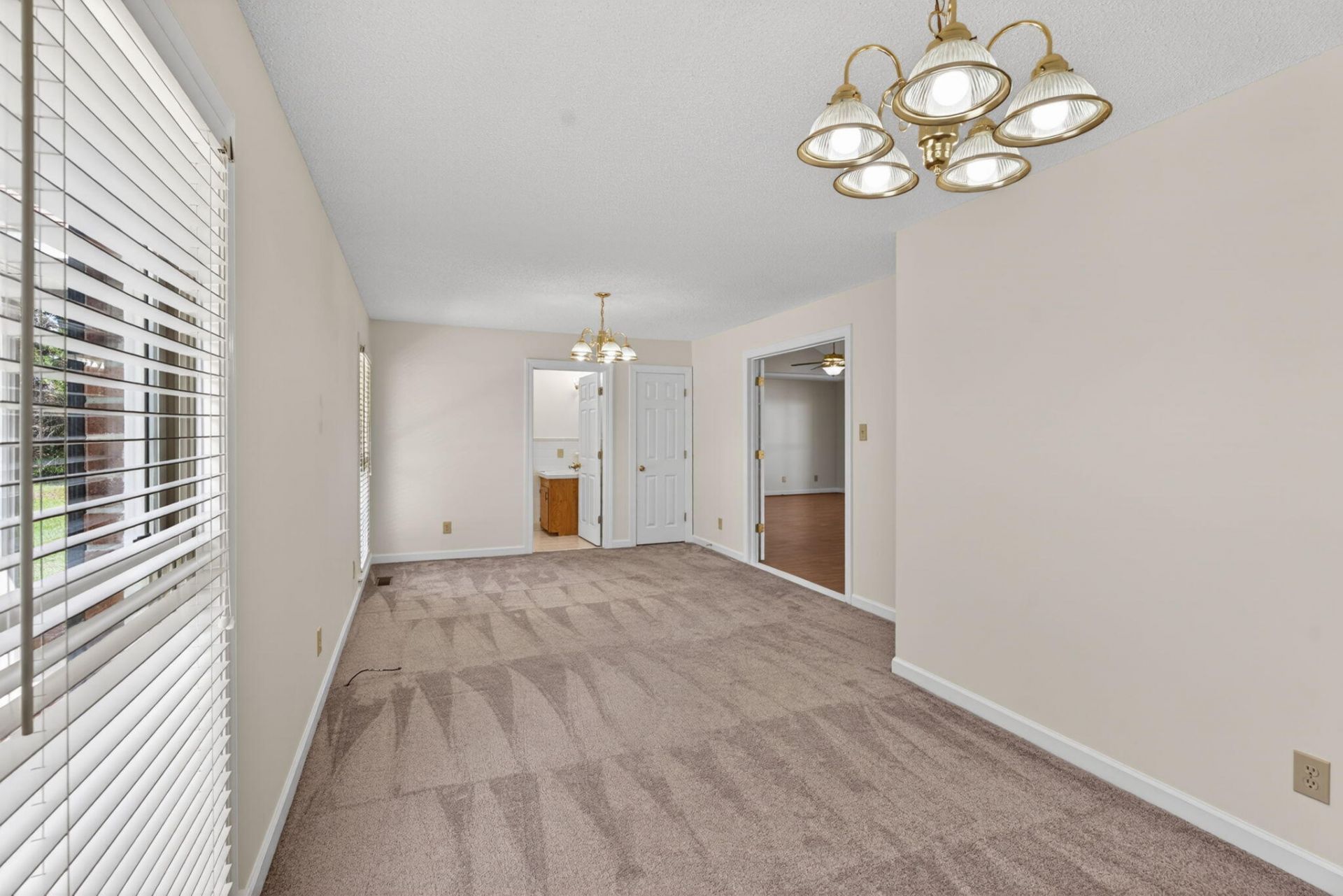 451 Kelton Road Photo 37