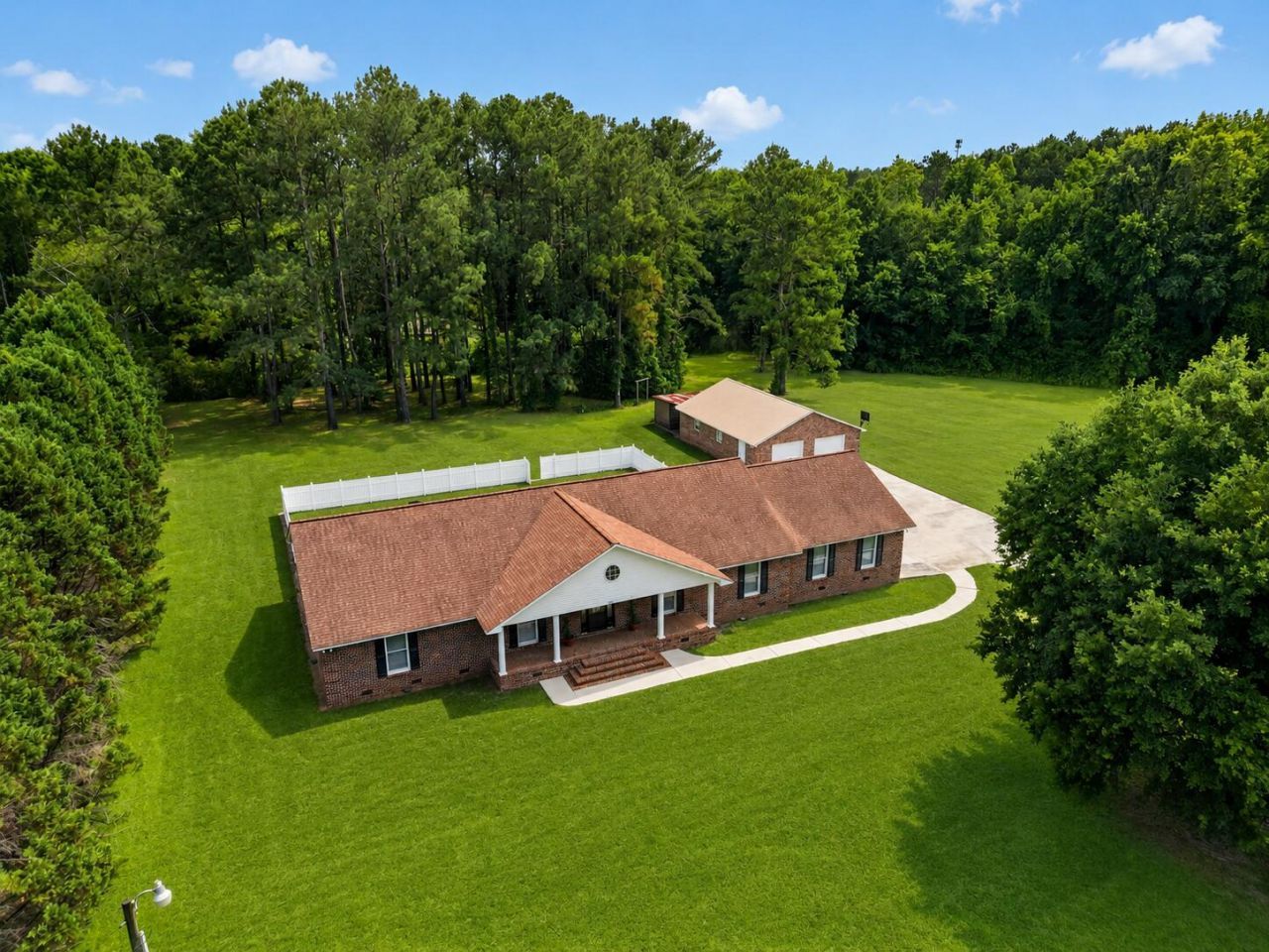451 Kelton Road Photo 4