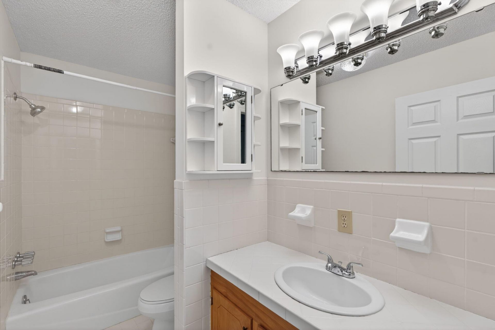 451 Kelton Road Photo 49