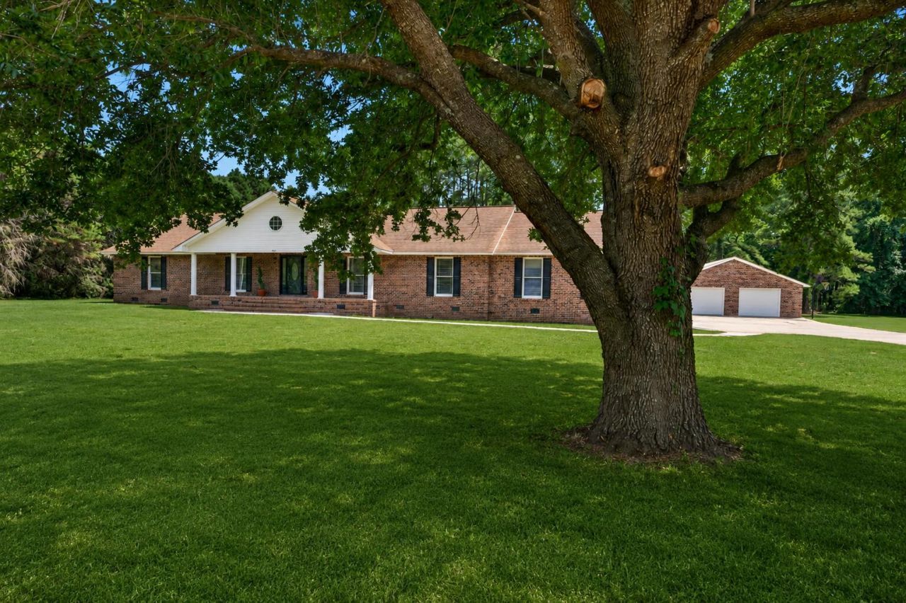 451 Kelton Road Photo 6