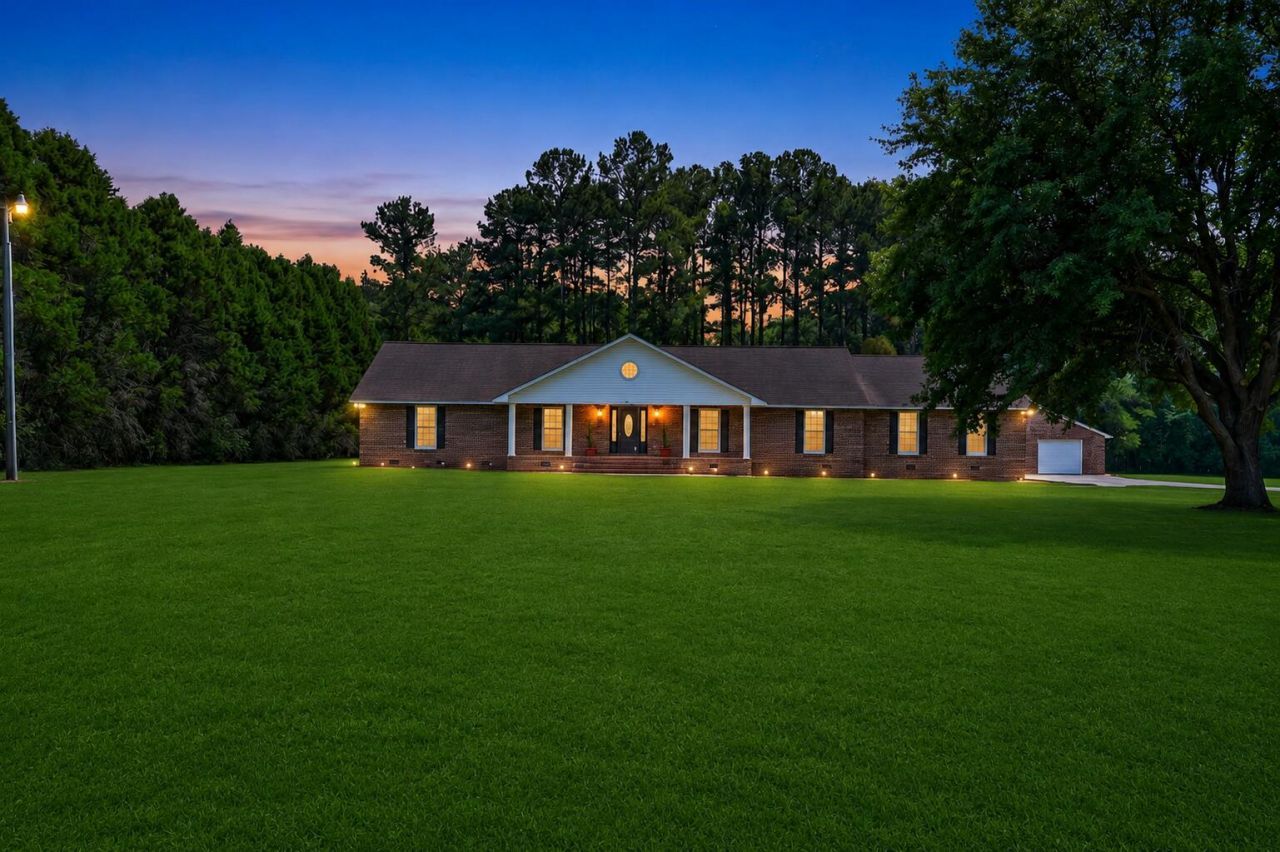 451 Kelton Road Photo 8
