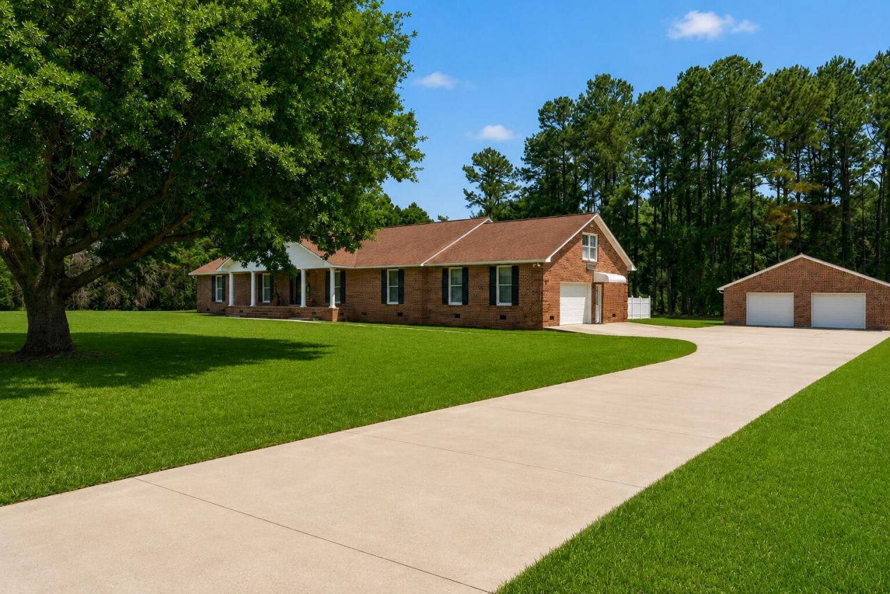 451 Kelton Road Photo 9