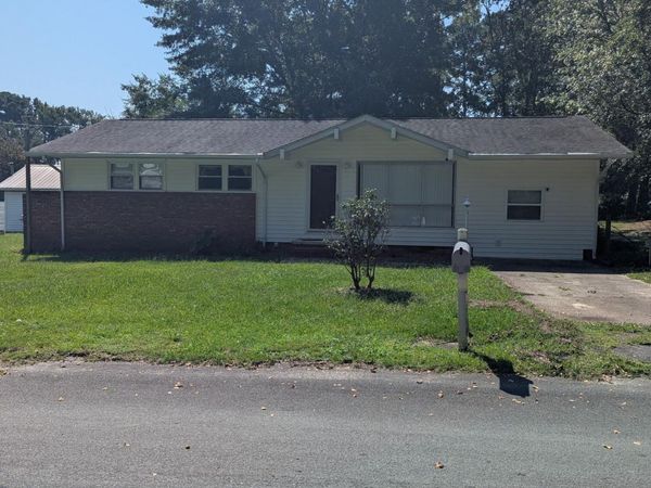 900 E Nicholson Street, Clinton, NC 28328