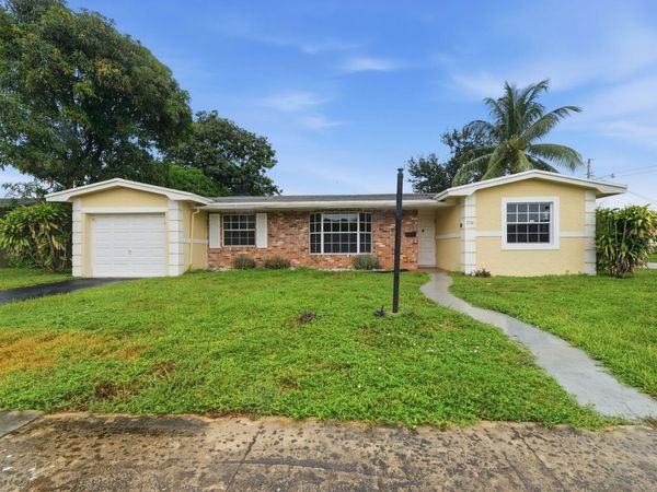 2700 NW 36th Avenue, Lauderdale Lakes, FL 33311