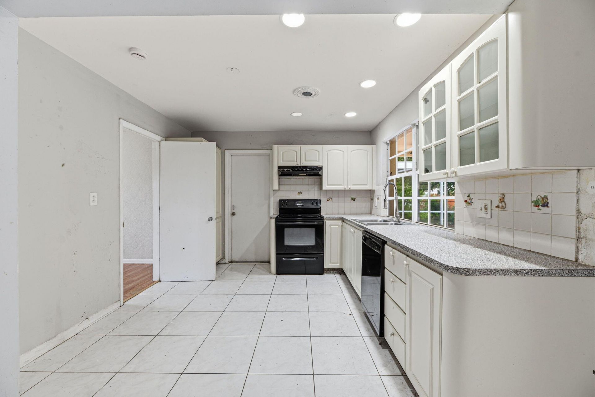 2700 NW 36th Avenue, Lauderdale Lakes, FL 33311 Photo