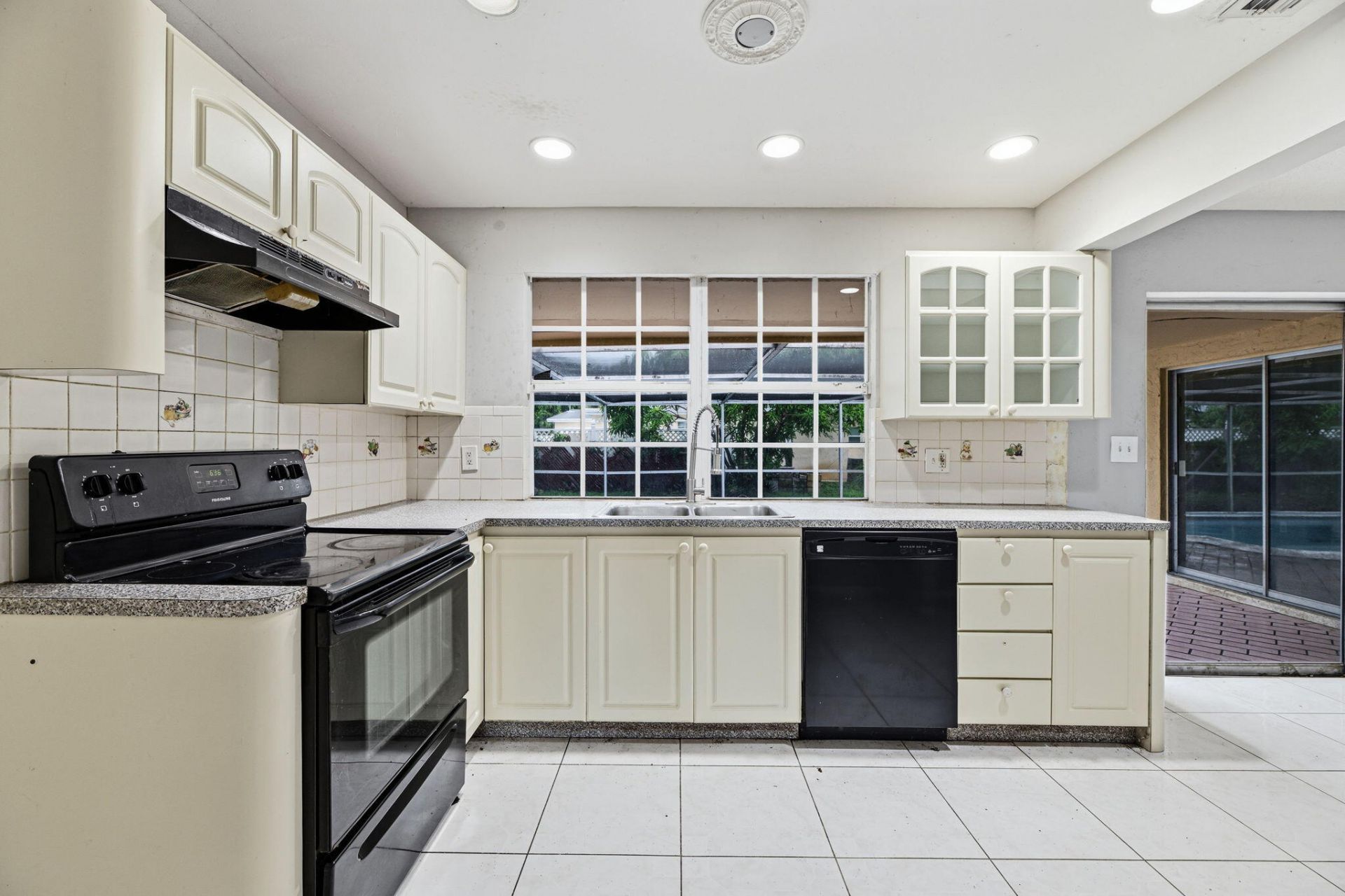 2700 NW 36th Avenue, Lauderdale Lakes, FL 33311 Photo