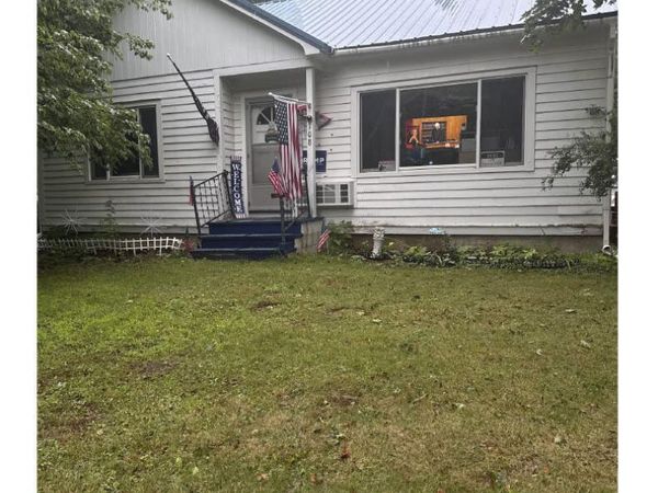 108 Enfield Road , Lincoln, ME 04457