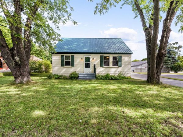 11 Charles Street , Winthrop, ME 04364