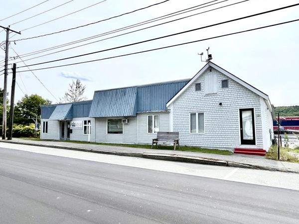 124 Main Street , Bucksport, ME 04416