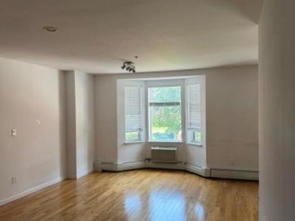 38 Knightsbridge Road , Unit 3K, Great Neck, NY 11021