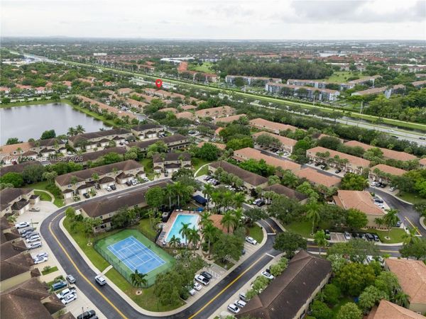 762 SW 122nd Ter , Pembroke Pines, FL 33025
