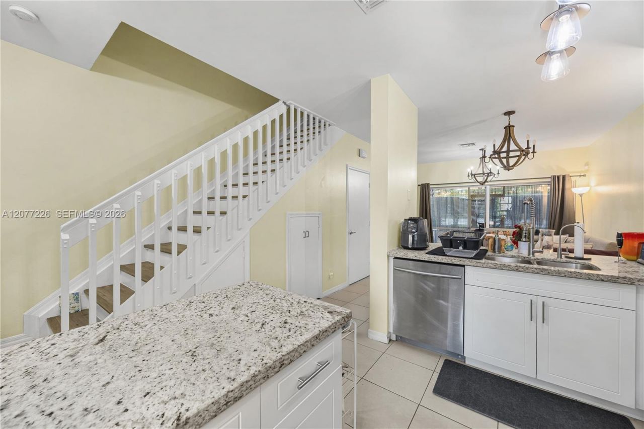 762 SW 122nd Ter , Pembroke Pines, FL 33025 Photo