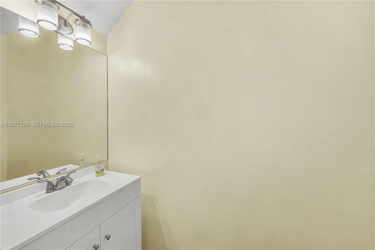 762 SW 122nd Ter , Pembroke Pines, FL 33025 Photo