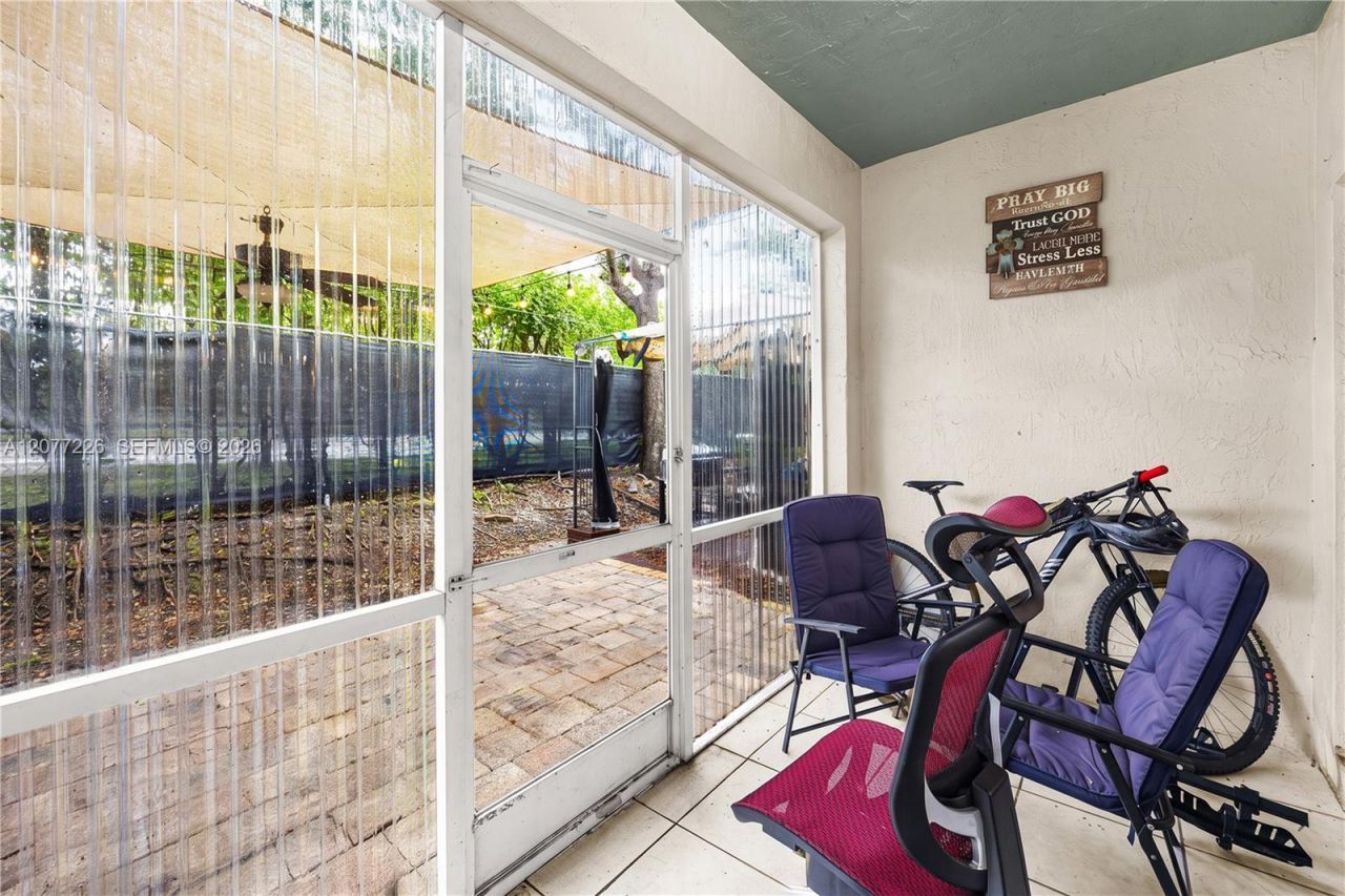 762 SW 122nd Ter , Pembroke Pines, FL 33025 Photo