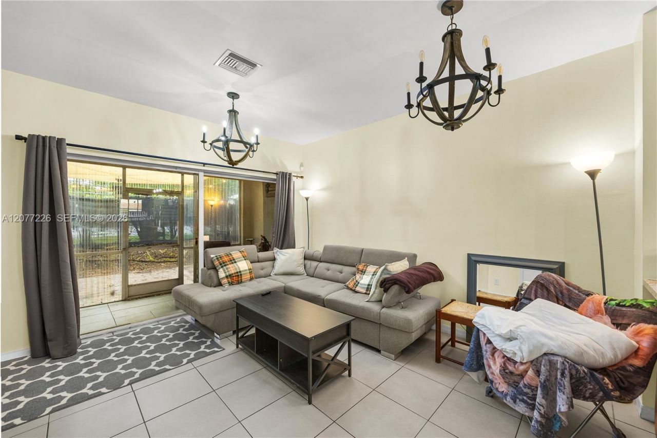 762 SW 122nd Ter , Pembroke Pines, FL 33025 Photo