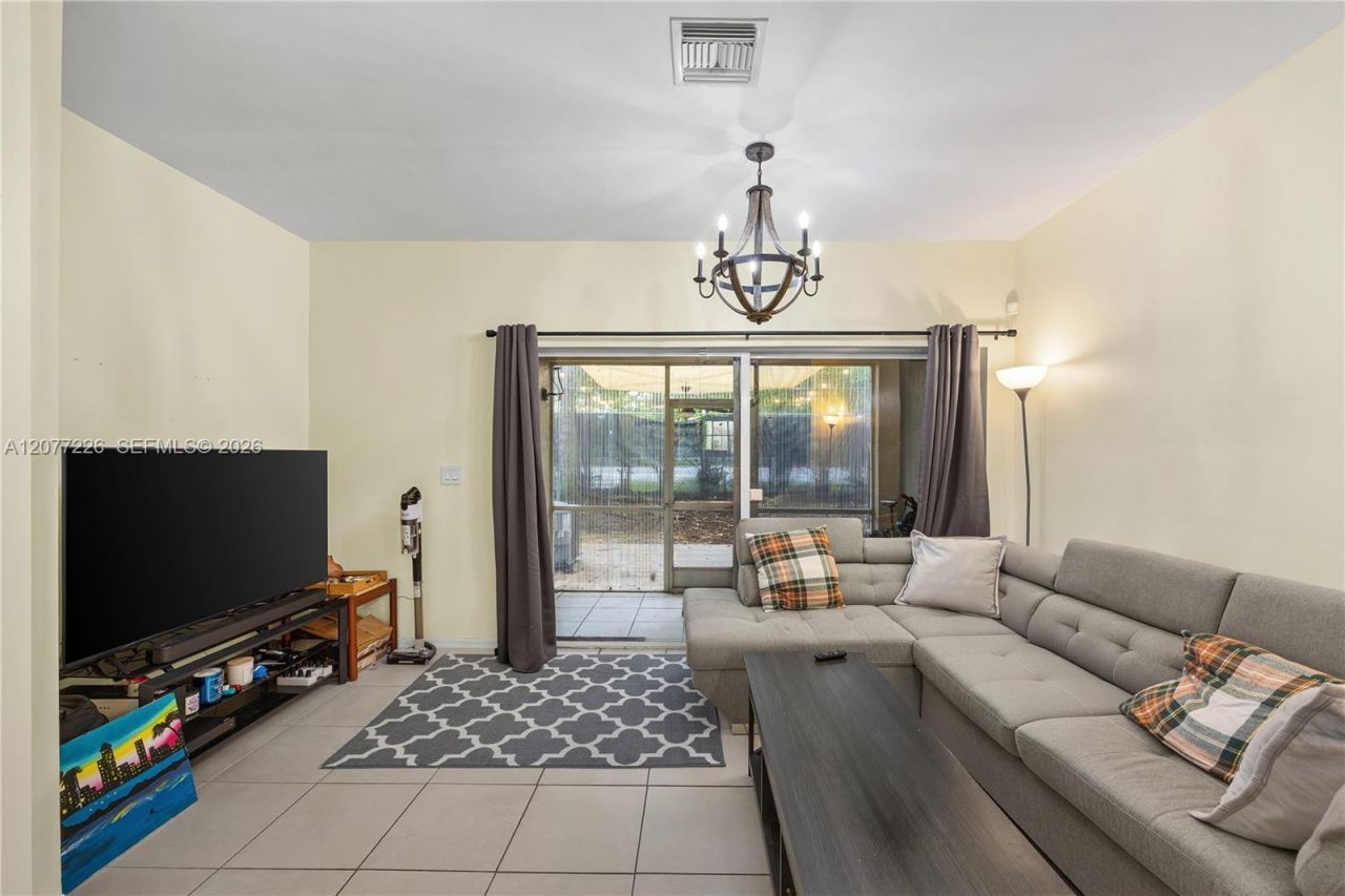 762 SW 122nd Ter , Pembroke Pines, FL 33025 Photo