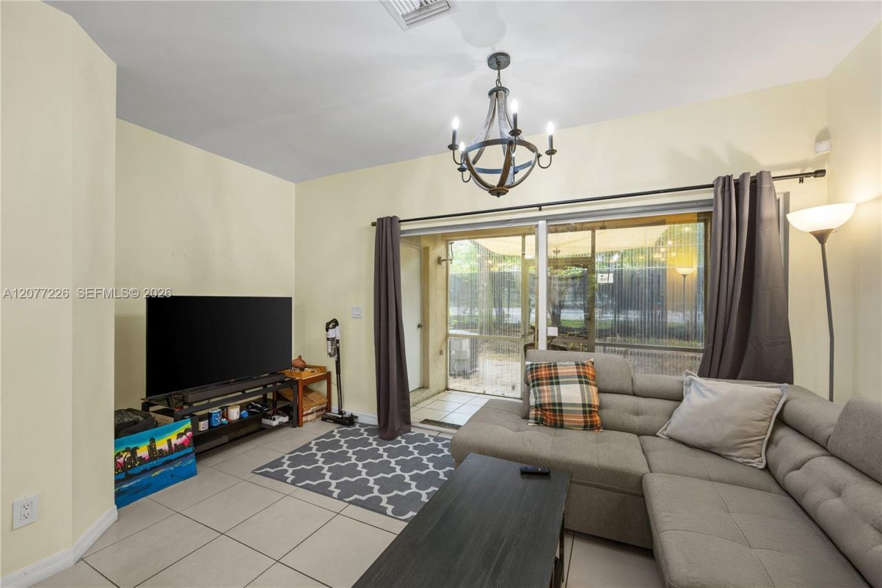 762 SW 122nd Ter , Pembroke Pines, FL 33025 Photo