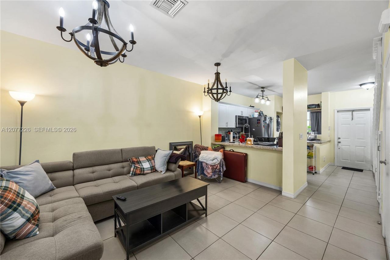762 SW 122nd Ter , Pembroke Pines, FL 33025 Photo