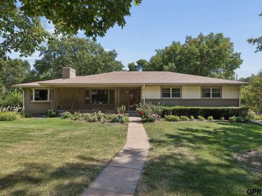 719 Crestridge Road, Omaha, NE 68154